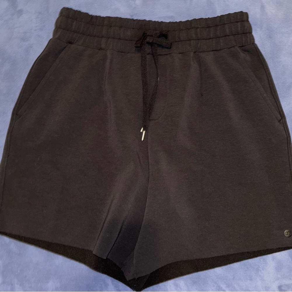 Calia by Carrie Underwood black size small scuba shorts